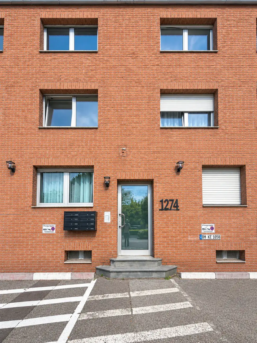 The entrance, Aachener Straße 1274